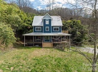 22 Pear Tree Ln, Leicester, NC 28748
