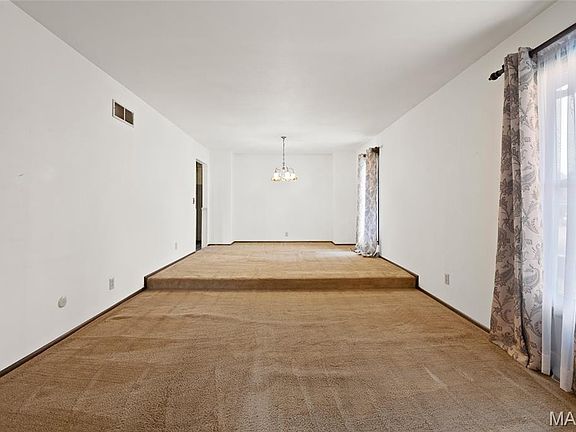 4th image of 174 Sandy Shore Dr