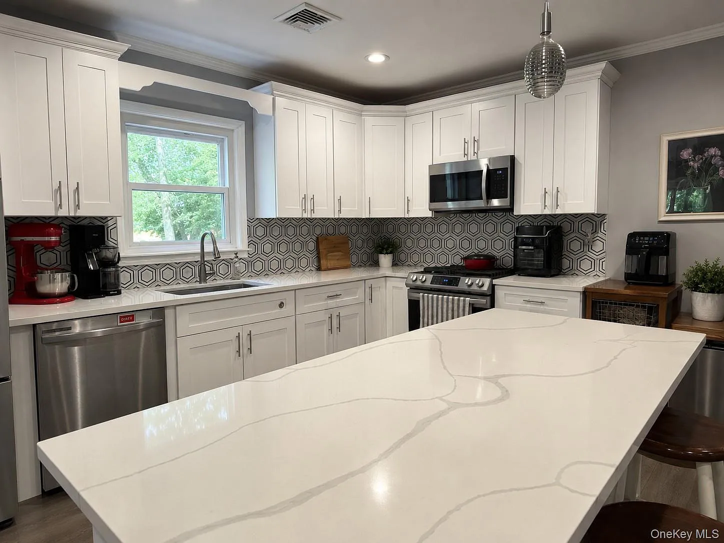 5 bed, 2.0 bath, 1716 sqft, $4,300 — Photo 4