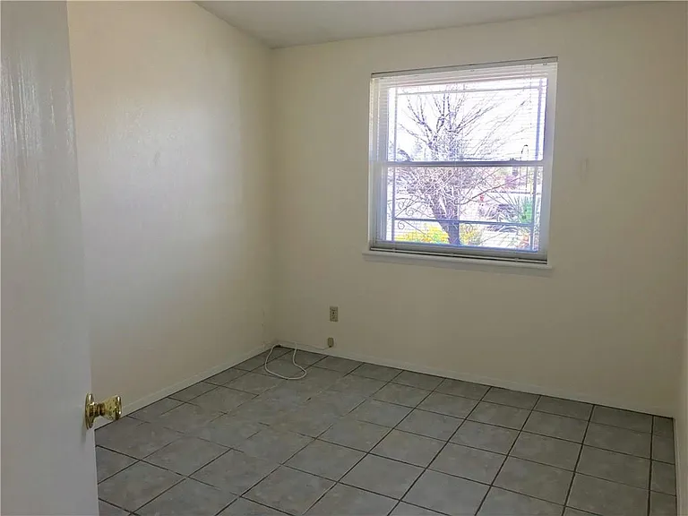 8500 Lakehurst Rd — Photo 9