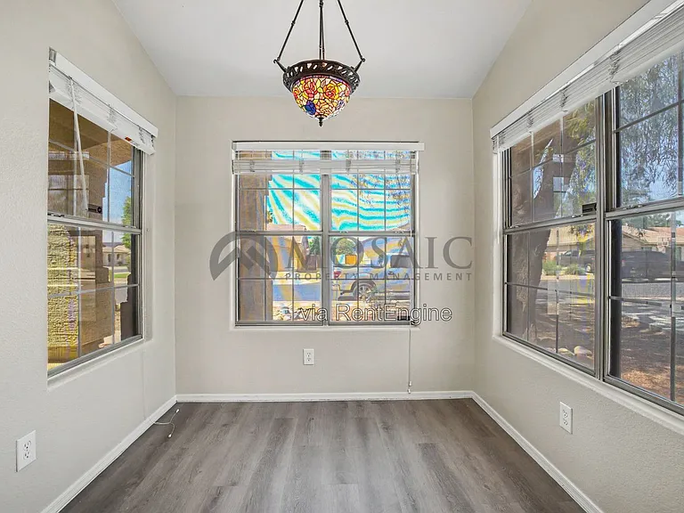 2033 E Willow Wick Rd — Photo 15