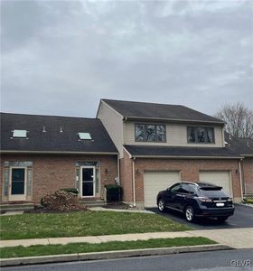3275 Oakland Square Dr, Bethlehem, PA, 18020