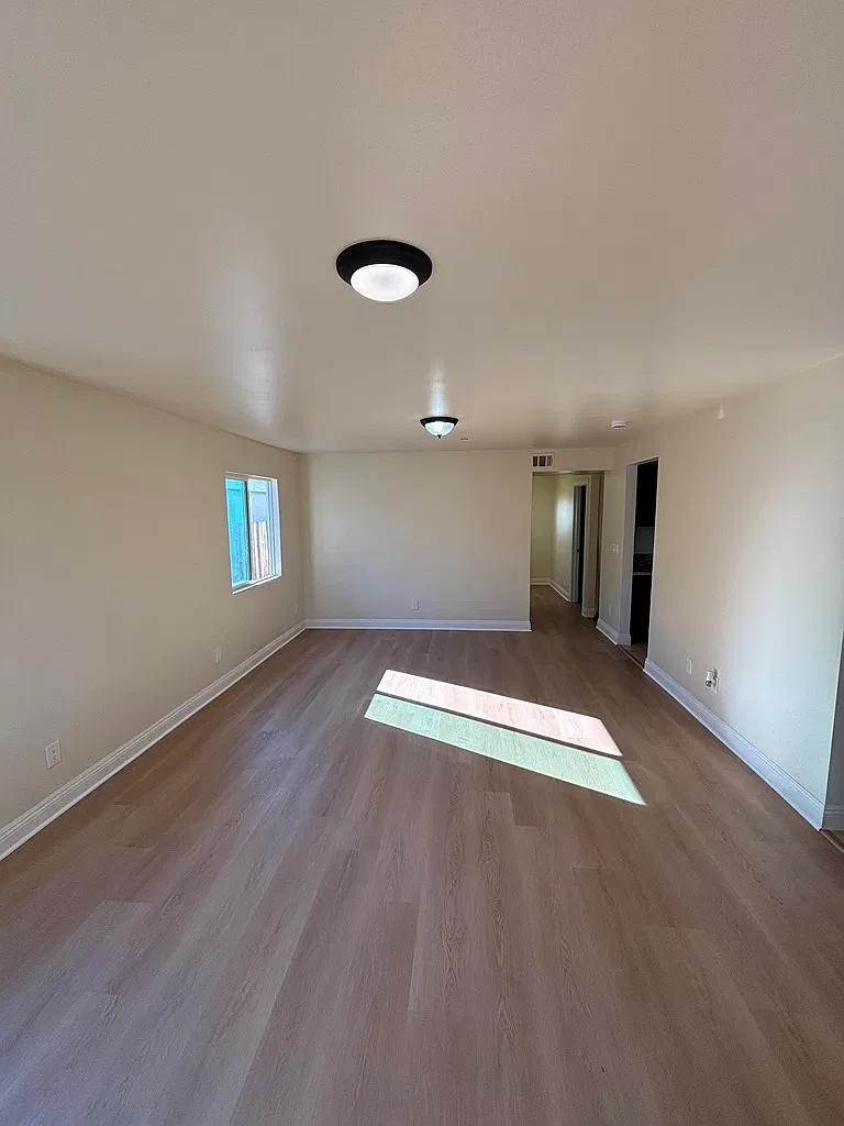 5 bed, 1753 sqft, $3,900 — Photo 3