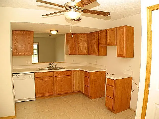 707 Savannah Kitchen 1