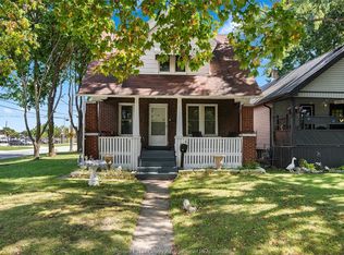 908 Oak St, Windsor, ON N9A 5G2