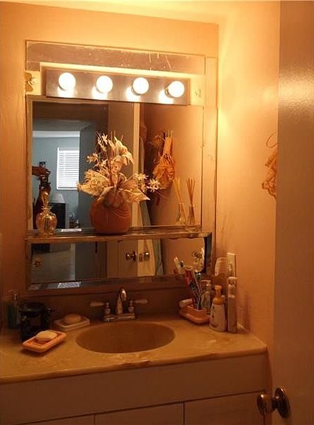 2nd image of 1255 W 53rd St APT 201