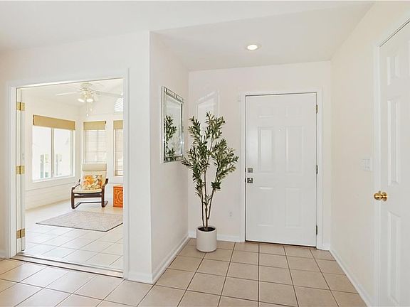 3rd image of 832 NE Devon Dr