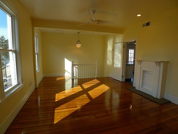 4th image of 510 Columbia St APT 2