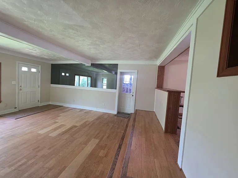 6910 Buckley Rd — Photo 10
