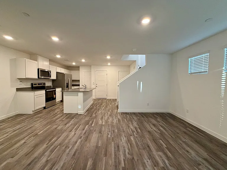917 Violet Heron St — Photo 8