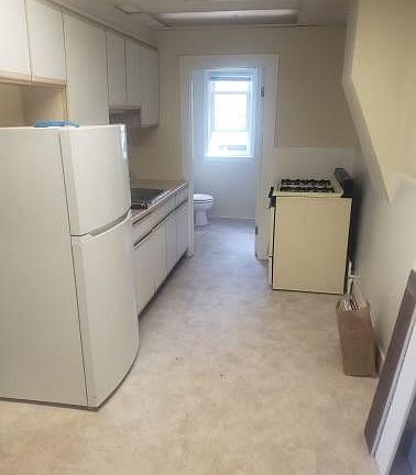 3rd image of 1862 Sweeney St