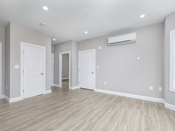 4th image of 242 Mountain Ave #6