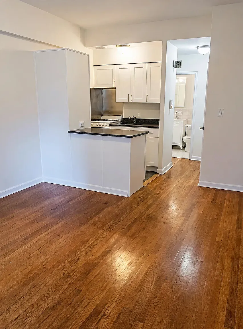 342 East 49th Street — Photo 2