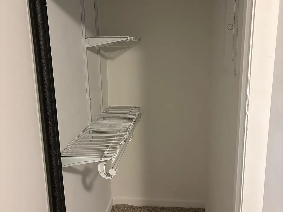 Bed 1 closet