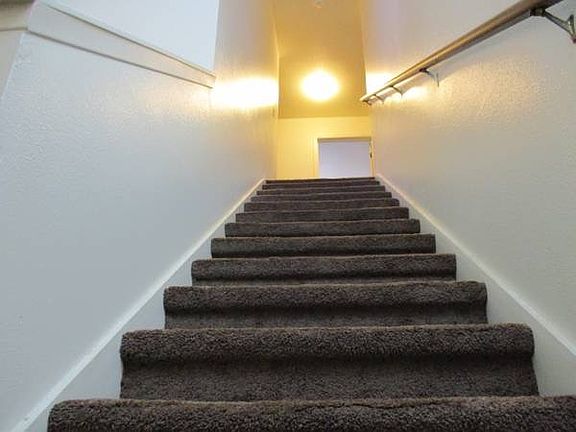 3rd image of 208 Raven Dr
