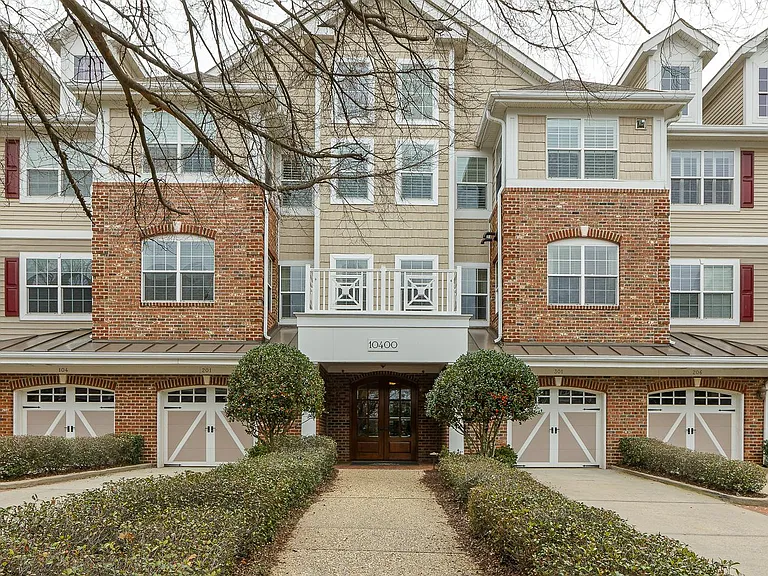 10400 Rosegate Ct #201 — Photo 2