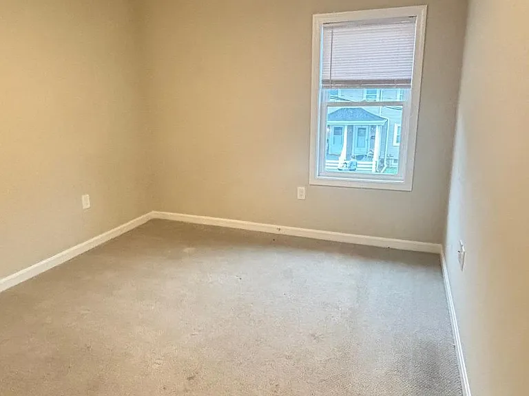 30 Forest Ave — Photo 8