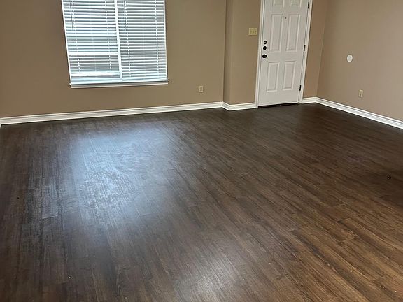 3rd image of 325 Princess Pl