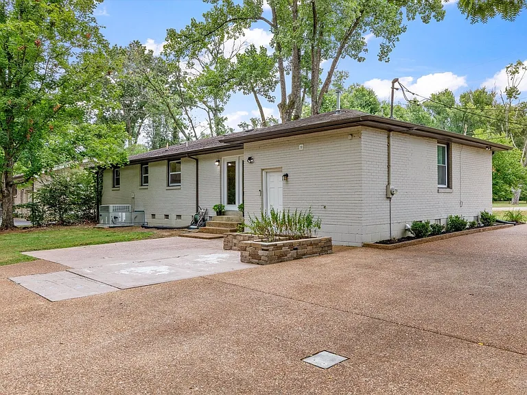 5017 Suter Dr — Photo 13