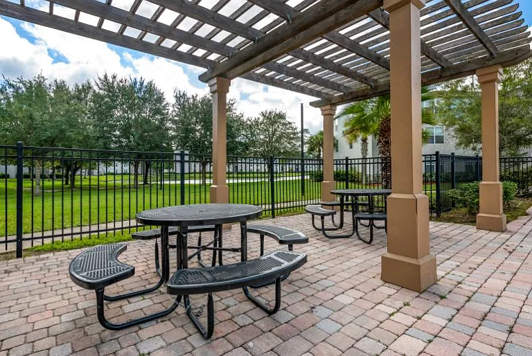 Madelyn Oaks Apartments — Photo 4