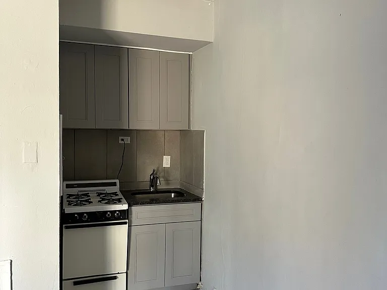 1521 Wakeling St #1R — Photo 3