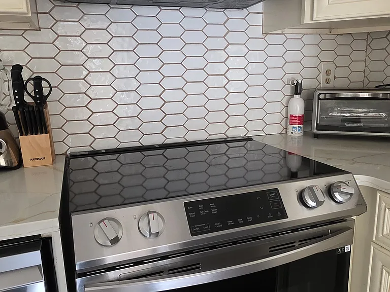 Kitchen Range and Microwave