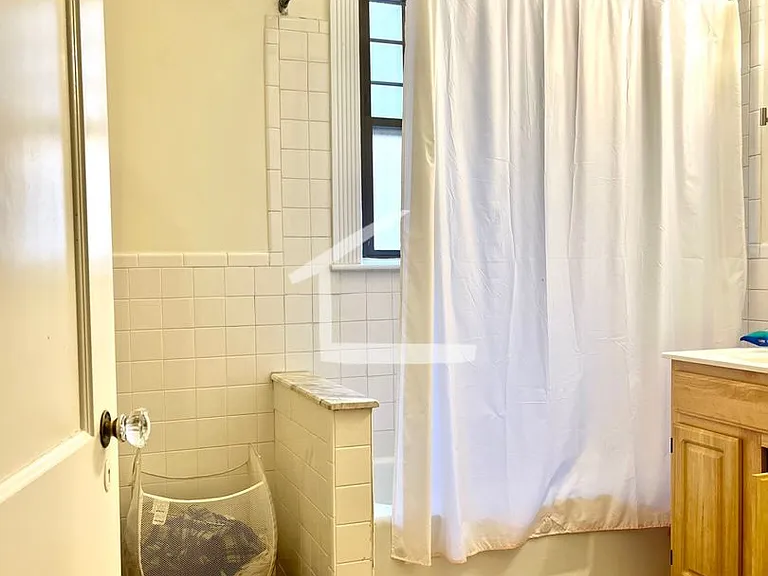 75B Longwood Ave #2R — Photo 6