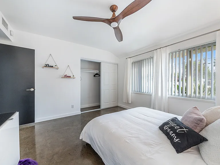 22349 Vanowen St — Photo 29