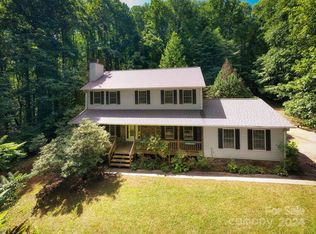 300 Smith Knolls Rd, Fairview, NC 28730