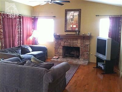 3rd image of 1880 Powell Dr