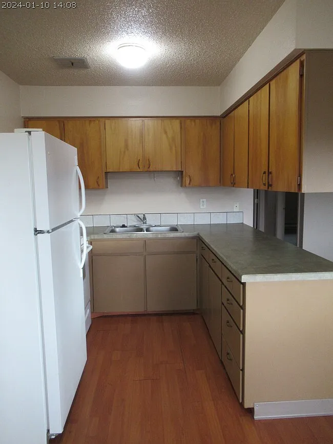 725 NW Pine St #8 photo 1
