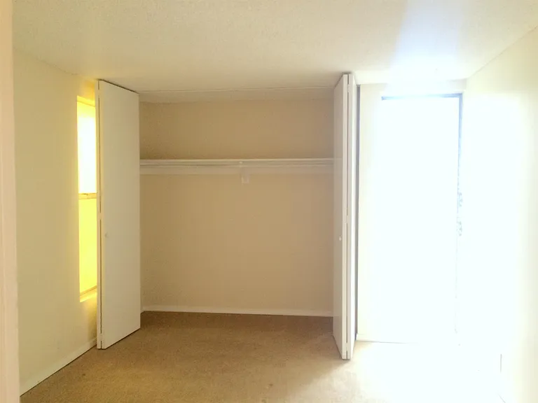 2510 Torrey Pines Rd — Photo 3