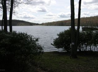 131 Pine Point Dr, Lake Harmony, PA 18624