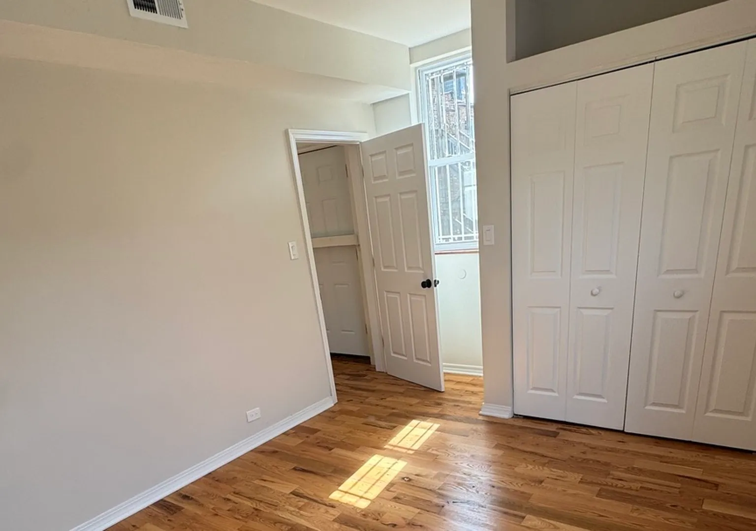 3 bed, 1200 sqft, $1,950 — Photo 3