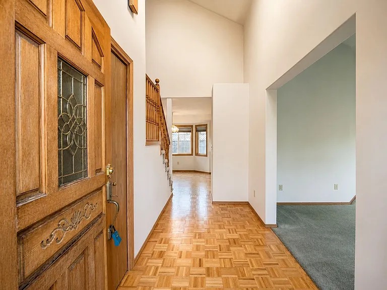 226 Sparks Dr — Photo 2
