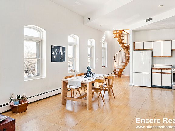 5th image of 37 Winnisimmet St #10