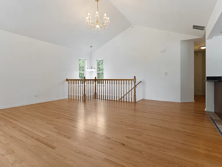 1113 Orleans Dr — Photo 4