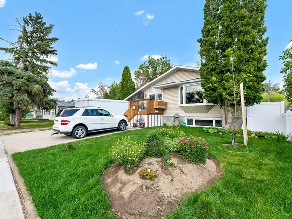 215 W 4th St SE, Redcliff, AB T0J 2P0
