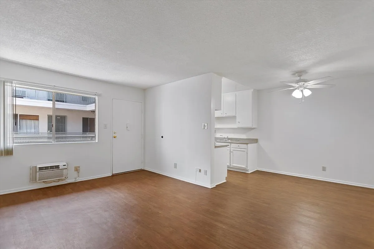 749 Garland Ave — Photo 3