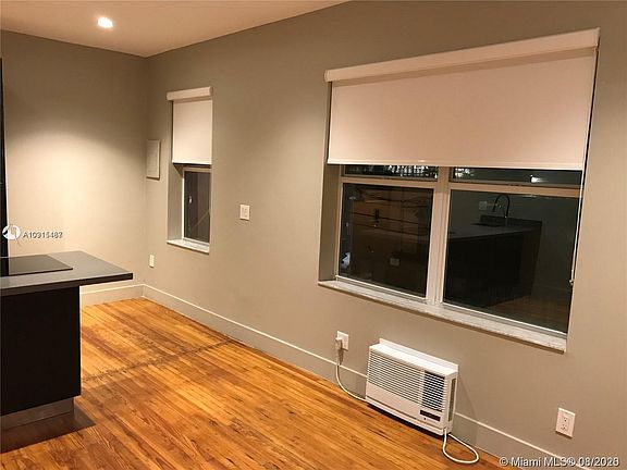 4th image of 1618 Michigan Ave APT 31