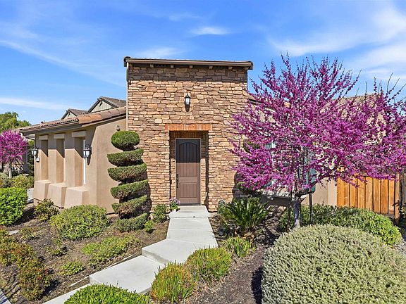 2nd image of 215 E Cara Ct