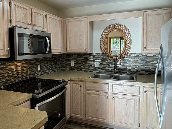Kitchen (1/2)