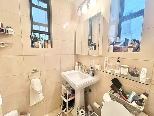 Rented by Century 21 Premier  | media 8