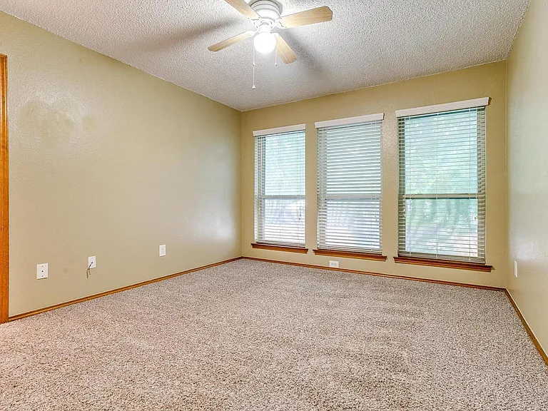 6428 Lago Vista Dr — Photo 5