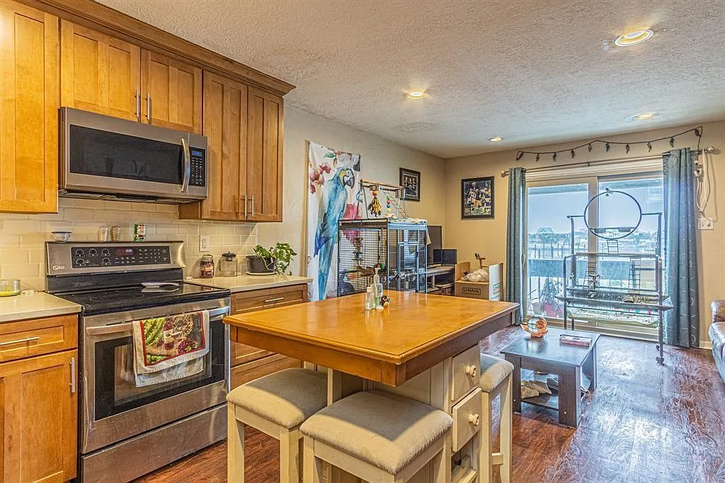 1 bed, 1.0 bath, 588 sqft, $1,700 — Photo 3