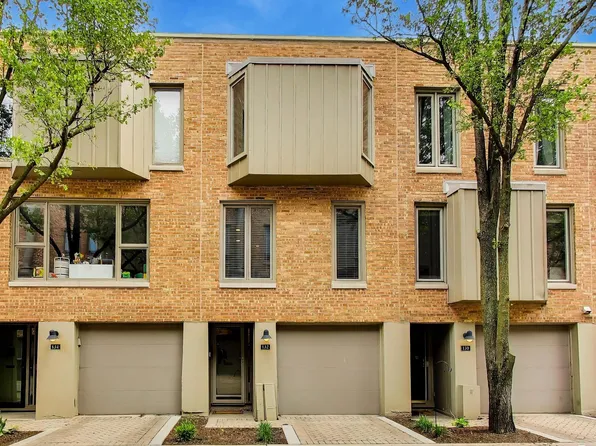 132 Frank Lloyd Wright Ln, Oak Park, IL 60302