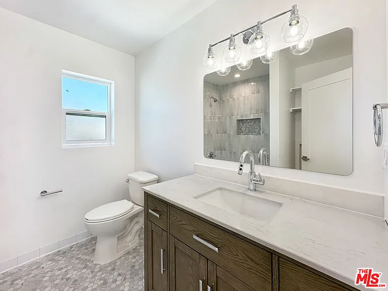 5930 Willoughby Ave — Photo 21