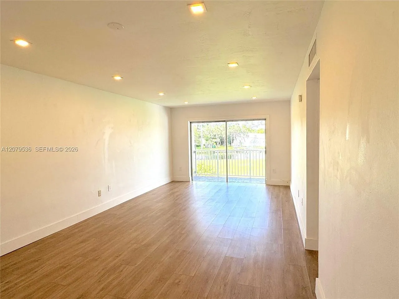2 bed, 1.0 bath, 730 sqft, $2,395 — Photo 4