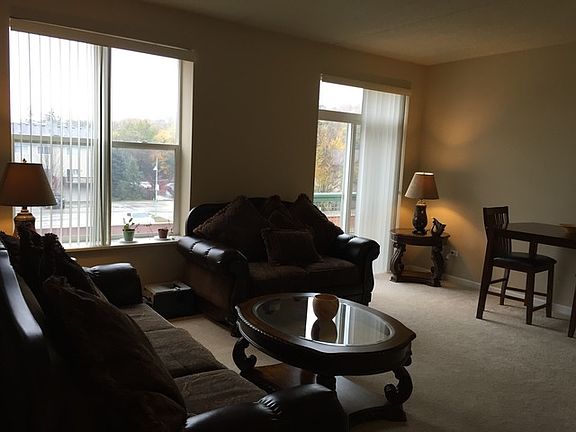 5th image of 400 Village Cir Unit 213