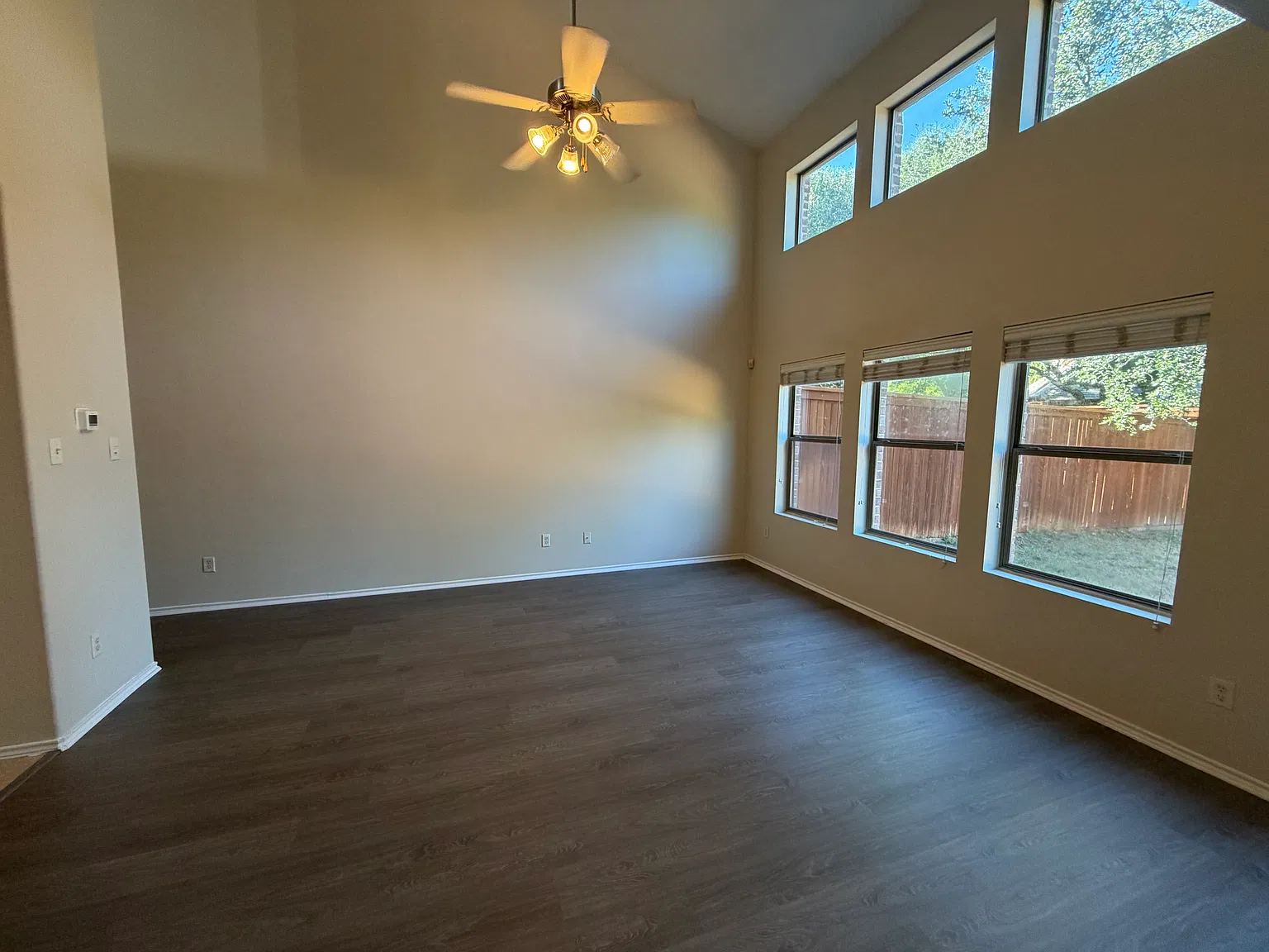 3 bed, 2.5 bath, 1937 sqft, $2,200 — Photo 2